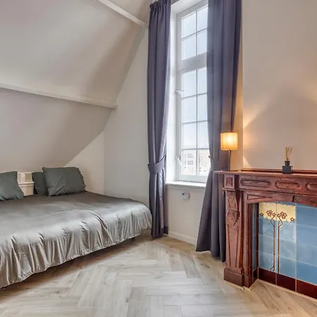 Floor דירה אדם